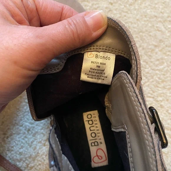 Blondo waterproof Saddie ankle Booties
Size 9 - Picture 4 of 4